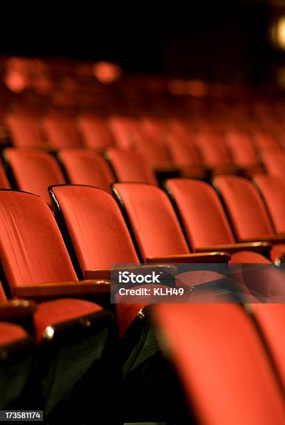 Foto de Assentos Em Um Teatro Vazio e mais fotos de stock de Cinema - Cinema, Indústria Cinematográfica, Representação teatral
