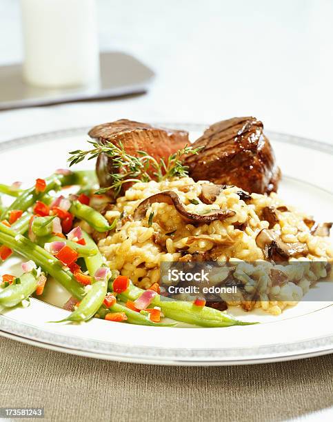 Pilzrisotto Mit Steakfilet Stockfoto und mehr Bilder von Essgeschirr - Essgeschirr, Fleisch, Fotografie