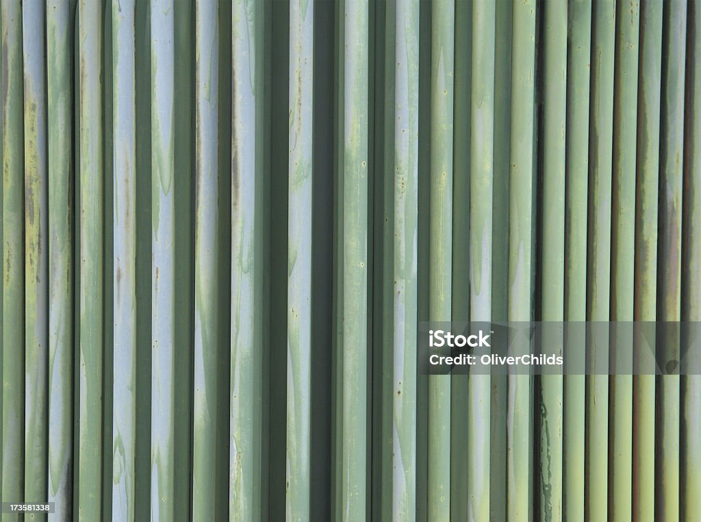 Striped zielony metalowe tło abstrakcyjne. - Zbiór zdjęć royalty-free (Abstrakcja)