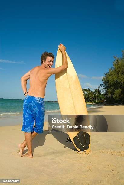 Surfista - Fotografie stock e altre immagini di Adulto - Adulto, Attività, Attività ricreativa