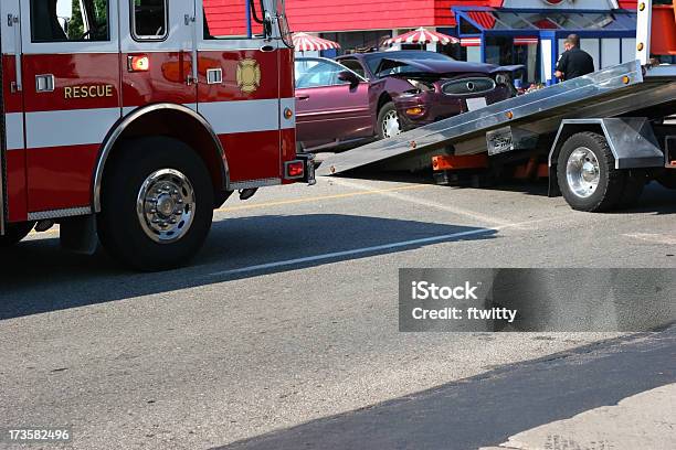 交通事故 7 - レッカー車のストックフォトや画像を多数ご用意 - レッカー車, 事故, 牽引