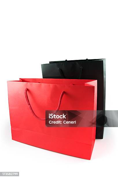 Photo libre de droit de Rouge Et Noir Des Sacs Sur Un Arrièreplan Blanc banque d'images et plus d'images libres de droit de Blanc - Blanc, Commerce, Concepts