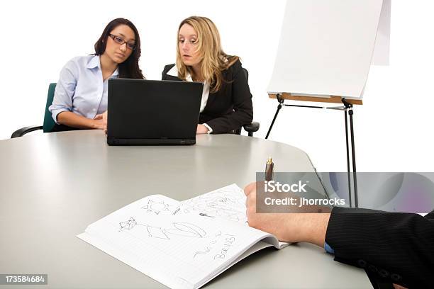 Foto de Notas De Reunião e mais fotos de stock de Bem vestido - Bem vestido, Desenhar - Atividade, Mesa - Mobília