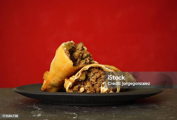 Вкусные Мясные Empanadas — стоковые фотографии и другие картинки Эмпанада - Эмпанада, Заполненный, Мясо