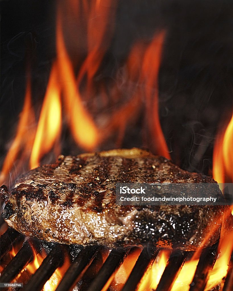 Lomo asado a la parrilla de llama - Foto de stock de Bistec libre de derechos