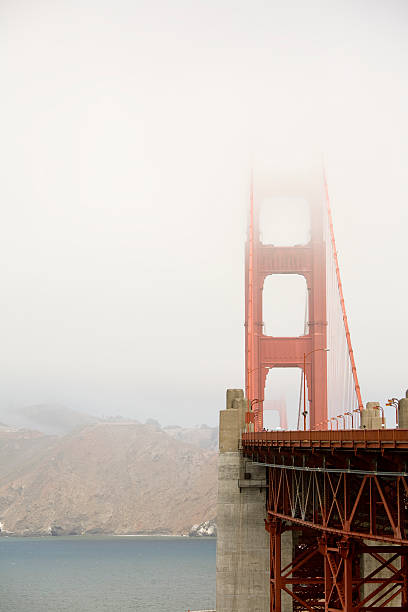 san francisco perspektiven - golden gate bridge bridge weather california stock-fotos und bilder