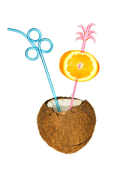 열대 칵테일 - coconut drink cocktail umbrella 뉴스 사진 이미지