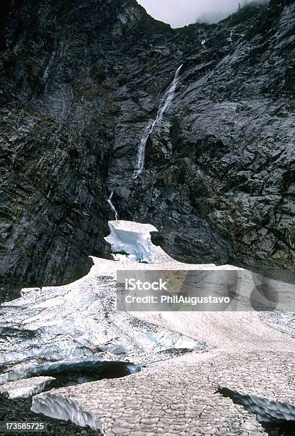 Glaciar E Grutas De Gelo - Fotografias de stock e mais imagens de Ao Ar Livre - Ao Ar Livre, Arranjo, Cascata