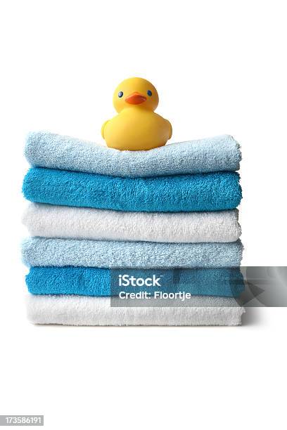 Bad Handtücher Und Gummiente Stockfoto und mehr Bilder von Blau - Blau, Handtuch, Badewanne