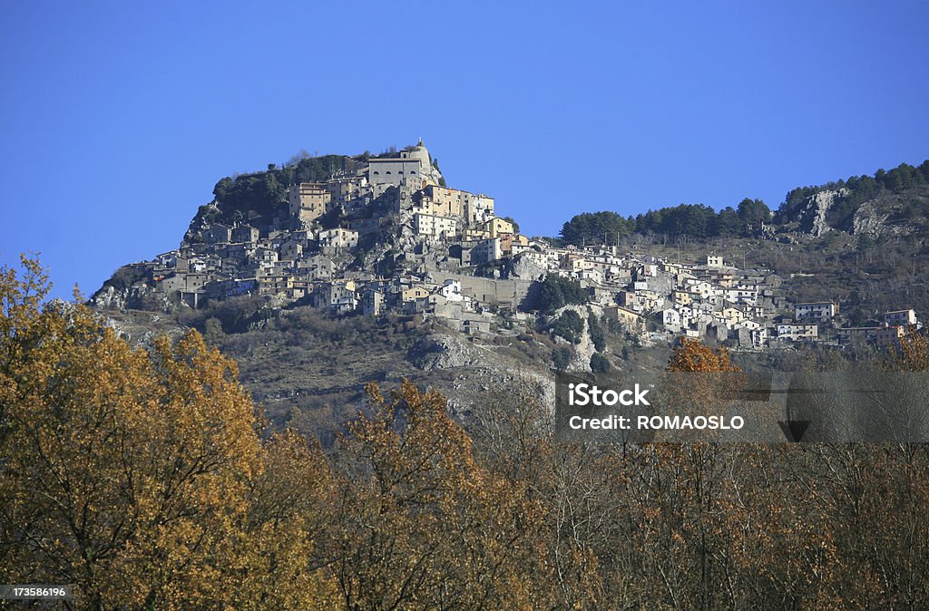 Cervara di Roma vicino di Subiaco nel Lazio, Italia - Foto stock royalty-free di Subiaco - Lazio