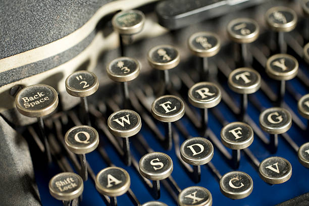 qwerty 配列キーボードのタイプライター - typewriter key typewriter keyboard blue typebar ストックフォトと画像