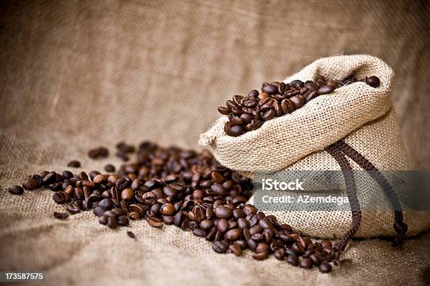 Bean Kaffee Stockfoto und mehr Bilder von Braun - Braun, Dunkel, Farbbild