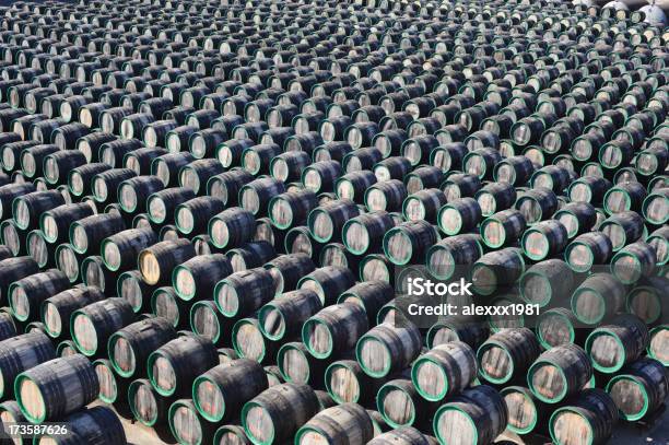 Foto de Barris De Vinho De Madeira e mais fotos de stock de Antigo - Antigo, Atividade, Barril