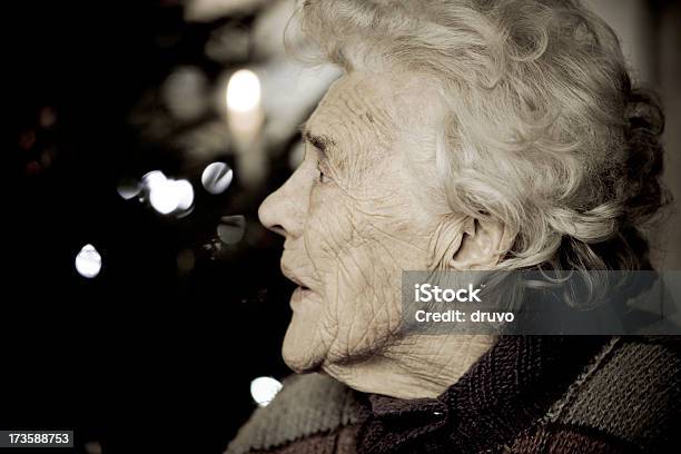 Recuerdos Foto de stock y más banco de imágenes de 80-89 años - 80-89 años, Adulto, Adulto maduro