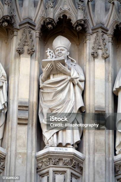 La Abadía De Westminster En Londres Detalle Foto de stock y más banco de imágenes de Abadía de Westminster - Abadía de Westminster, Adulto, Aire libre