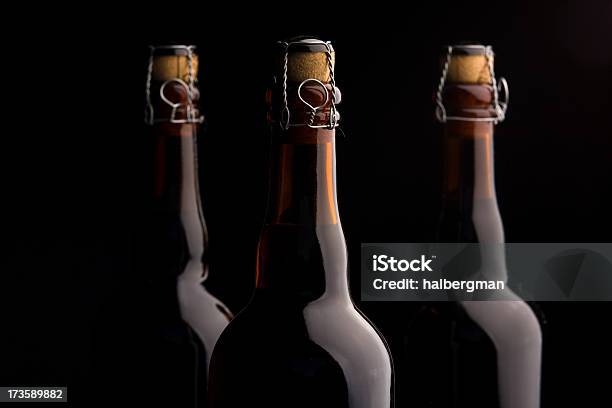 Tres Botellas De Cerveza Corked Foto de stock y más banco de imágenes de Botella - Botella, Corcho - Utensilio para bebidas, Cerveza