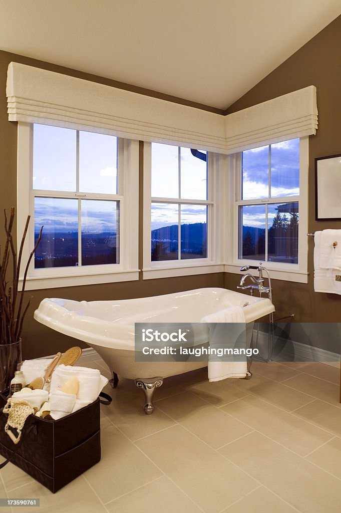Moderne Badewanne im Badezimmer - Lizenzfrei Architektur Stock-Foto