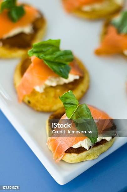 Lachs Mascapone Und Basilikum Bilini Stockfoto und mehr Bilder von Basilikum - Basilikum, Bildschärfe, Blini