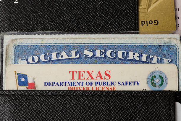 карта социального обеспечения - social security card drivers license social security color image стоковые фото и изображения