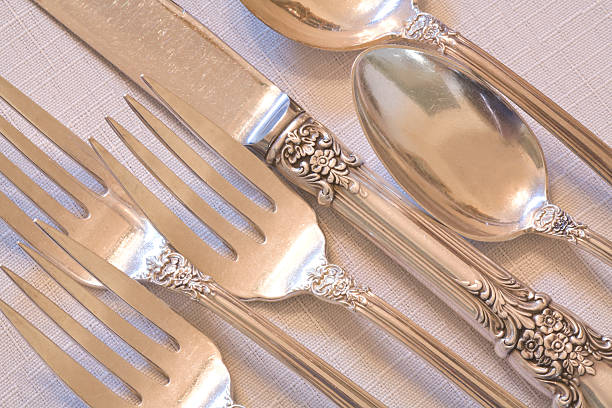 serviço de prata elegante de prata antigo local definição - eating utensil elegance silverware fine dining imagens e fotografias de stock