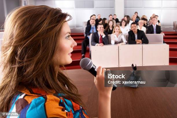 Para Conferencias Y Reuniones Foto de stock y más banco de imágenes de Discurso - Discurso, Micrófono, Mujeres