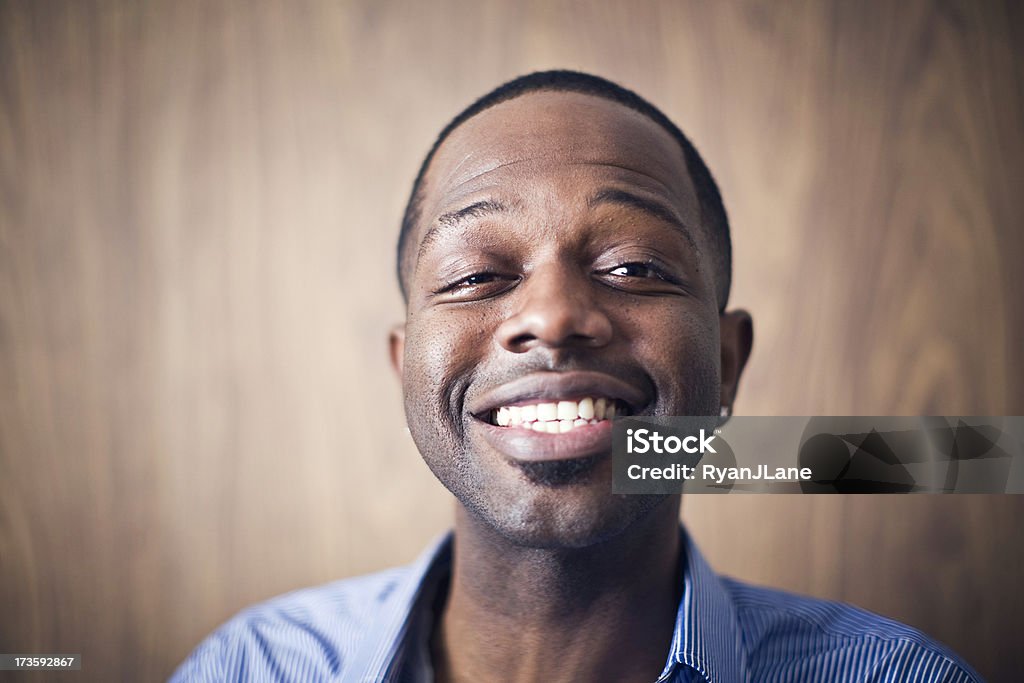 Feliz sorridente jovem homem afro-americano - Foto de stock de 20 Anos royalty-free