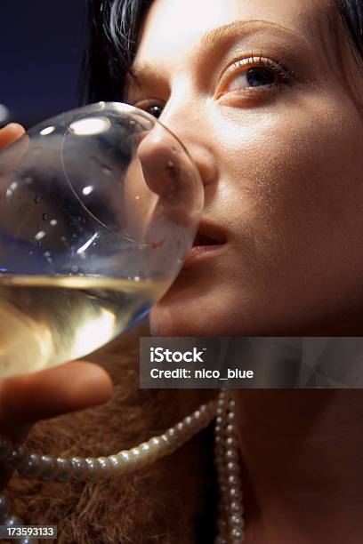 Cheers Stockfoto und mehr Bilder von Model - Model, Wein, Cocktail