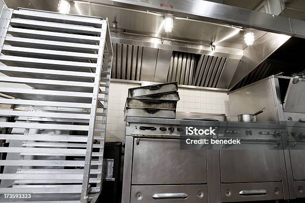Cozinha Industrial - Fotografias de stock e mais imagens de Cozinha Industrial - Cozinha Industrial, Exaustor de cozinha, Indústria de Comidas e Bebidas