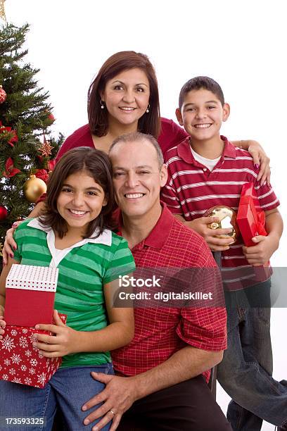Foto de Família Hispânica No Natal e mais fotos de stock de Adolescente - Adolescente, Mãe, Natal