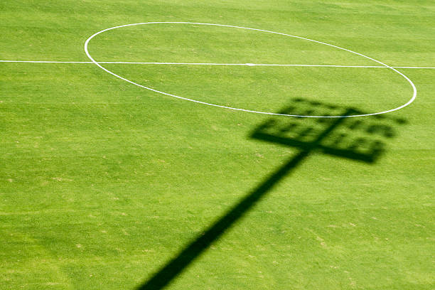 campo de fútbol americano - lightener fotografías e imágenes de stock