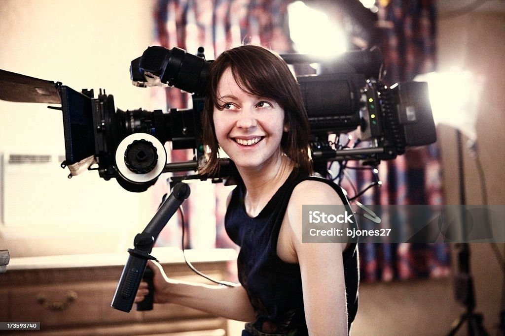 Mujer feliz con una cámara - Foto de stock de Cinta de película libre de derechos