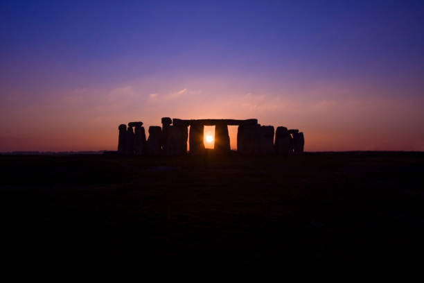 stonehenge solsticio de - stonehenge fotografías e imágenes de stock