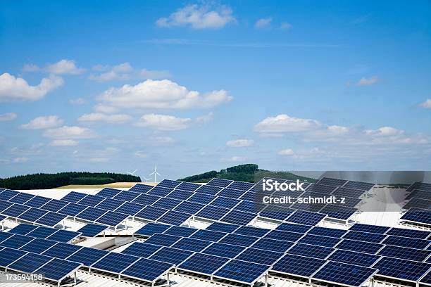 Roślina Z Dużą Liczbę Panele Słoneczne - zdjęcia stockowe i więcej obrazów Dach - Dach, Energia słoneczna, Niemcy