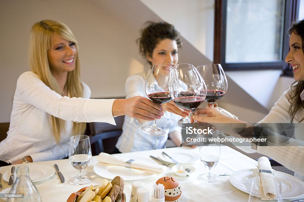 toast de vin - Photo de 2000-2009 libre de droits