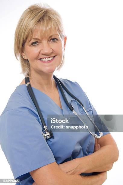 Medizinische Professionellen Stockfoto und mehr Bilder von Erwachsener über 40 - Erwachsener über 40, Freisteller – Neutraler Hintergrund, Krankenpflegepersonal