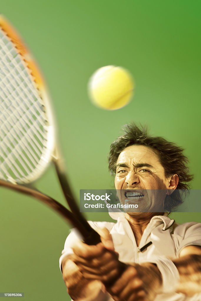 Giocatore di Tennis con sfondo verde - Foto stock royalty-free di Abbigliamento da tennis