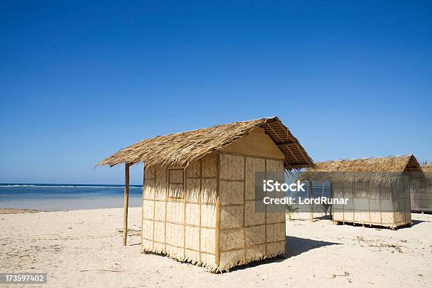 Пляж Хижинах — стоковые фотографии и другие картинки Маленький - Маленький, Пляжная хижина, Аборигенная культура