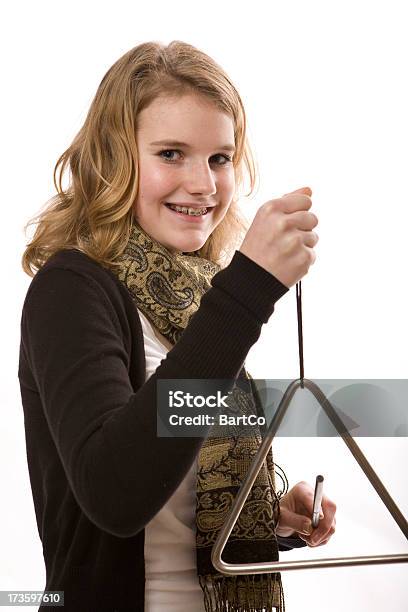 소녀 삼각형 재생 트라이앵글에 대한 스톡 사진 및 기타 이미지 - 트라이앵글, 놀기, 악기