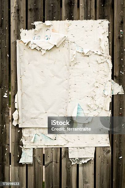 Lacerato E Lavorato Carta - Fotografie stock e altre immagini di Effetto strappato - Effetto strappato, Bacheca, Tabellone