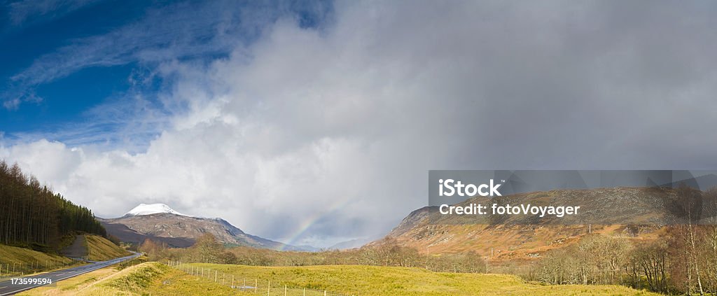 Arc-en-ciel au glen Écosse - Photo de Arc en ciel libre de droits
