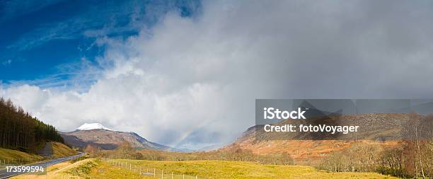 Photo libre de droit de Arcenciel Au Glen Écosse banque d'images et plus d'images libres de droit de Arc en ciel - Arc en ciel, Beauté de la nature, Bleu