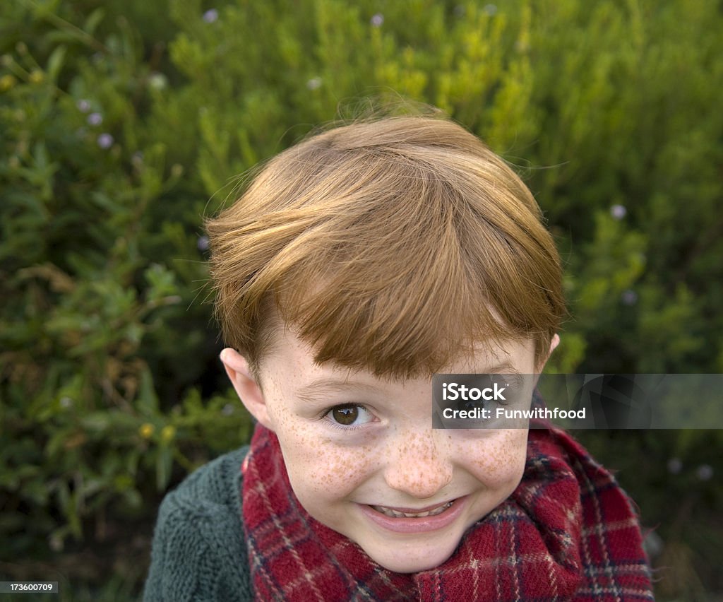 Junge Redhead. Sommersprosse Gesicht, Lächeln Christmas Child & Unfug Kaffeemaschine - Lizenzfrei 6-7 Jahre Stock-Foto