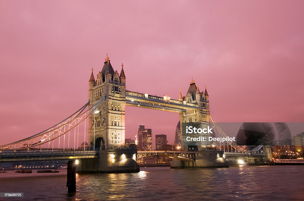 Tower Bridge em Londres, Reino Unido vermelho pôr do sol Céu - Royalty-free Anoitecer Foto de stock