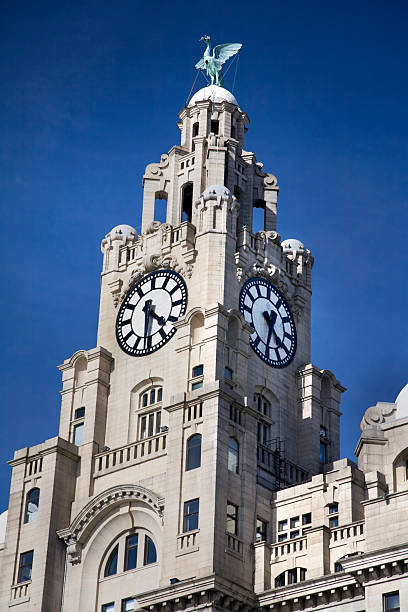 liverpool pierhead-mais abaixo - cunard building imagens e fotografias de stock