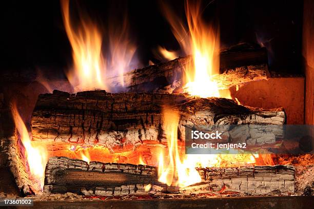 薪の暖炉 - くつろぐのストックフォトや画像を多数ご用意 - くつろぐ, まぶしい, イルミネーション