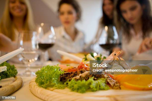 Elegante Cena - Fotografie stock e altre immagini di Mangiare - Mangiare, Scampi - Frutti di mare, Acqua