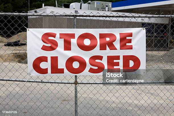 Store Знак Закрыто В Экономической Meltdown — стоковые фотографии и другие картинки АЗС - АЗС, Аварии и катастрофы, Банковское дело