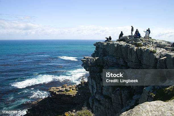 Cabo De La Buena Esperanza Con Personas En El Piso Superior Foto de stock y más banco de imágenes de Azul