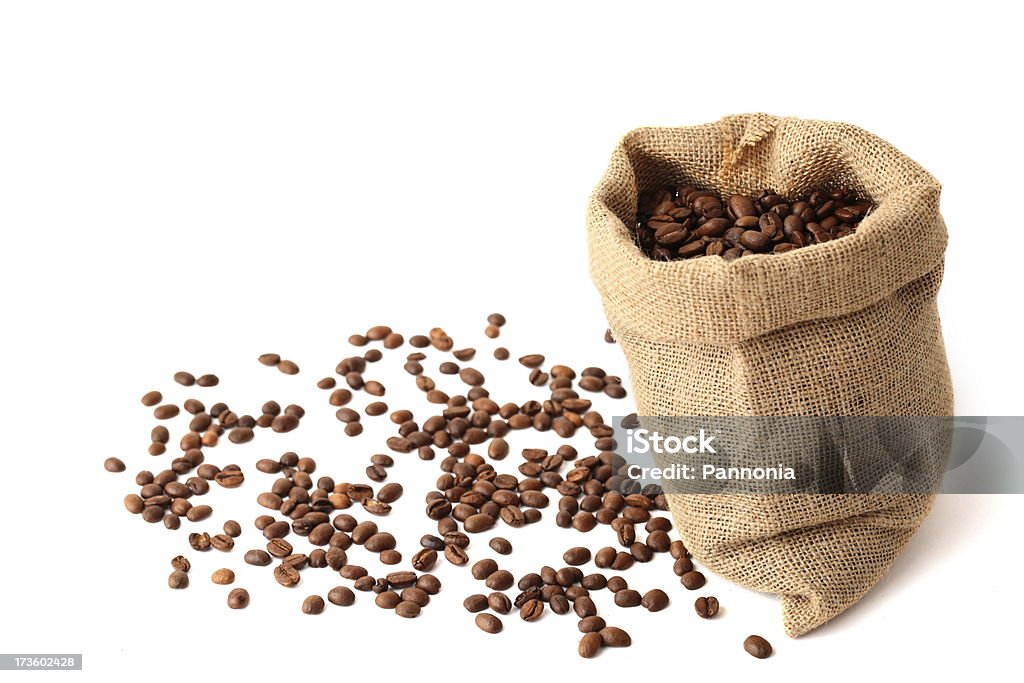 Chicchi di caffè nel sacco - Foto stock royalty-free di Ambientazione interna