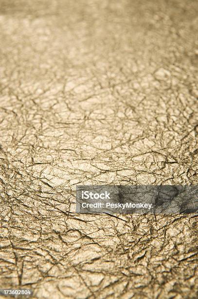 Foto de Enrugado Fundo Dourado e mais fotos de stock de Abstrato - Abstrato, Dourado - Condição, Folha de Ouro - Metal